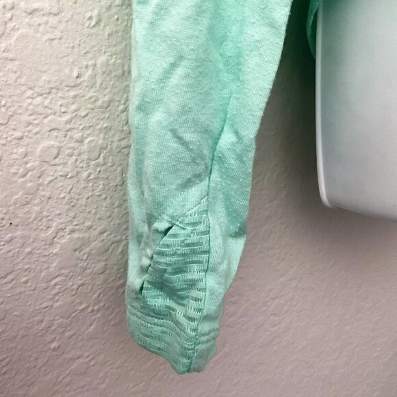 UNDER ARMOUR HEAT GEAR ATHLETIC TOP - Picture 9 of 13